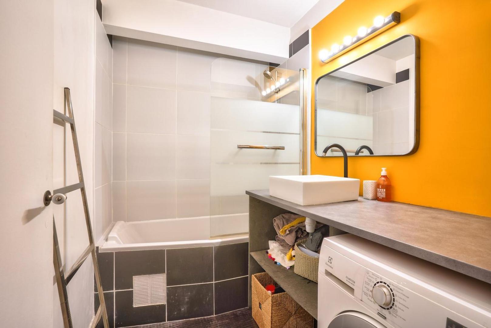 Guestready - Apt Confortable Avec Terrasse Au 18E Париж Екстериор снимка
